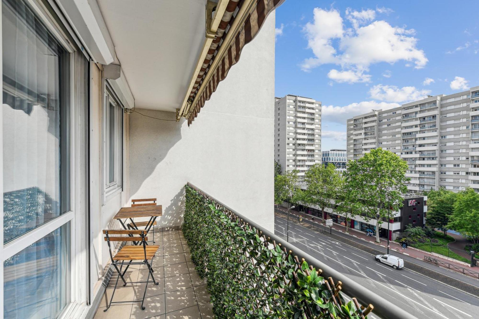Chic And Comfortable Apart With Balcony Левалуа-Пере Экстерьер фото