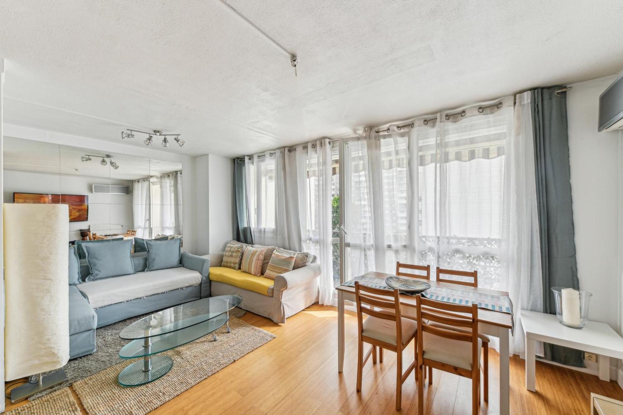 Chic And Comfortable Apart With Balcony Левалуа-Пере Экстерьер фото